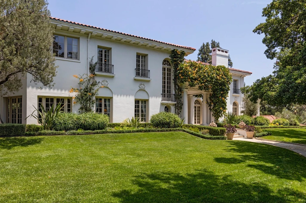 EXCLUSIVE PREMIUM EXCLUSIVE RATES APPLY Angelina Jolie reportedly looking at buying the Cecil B DeMille Estate in Los Angeles which is up for sale for a eye watering $25 Million