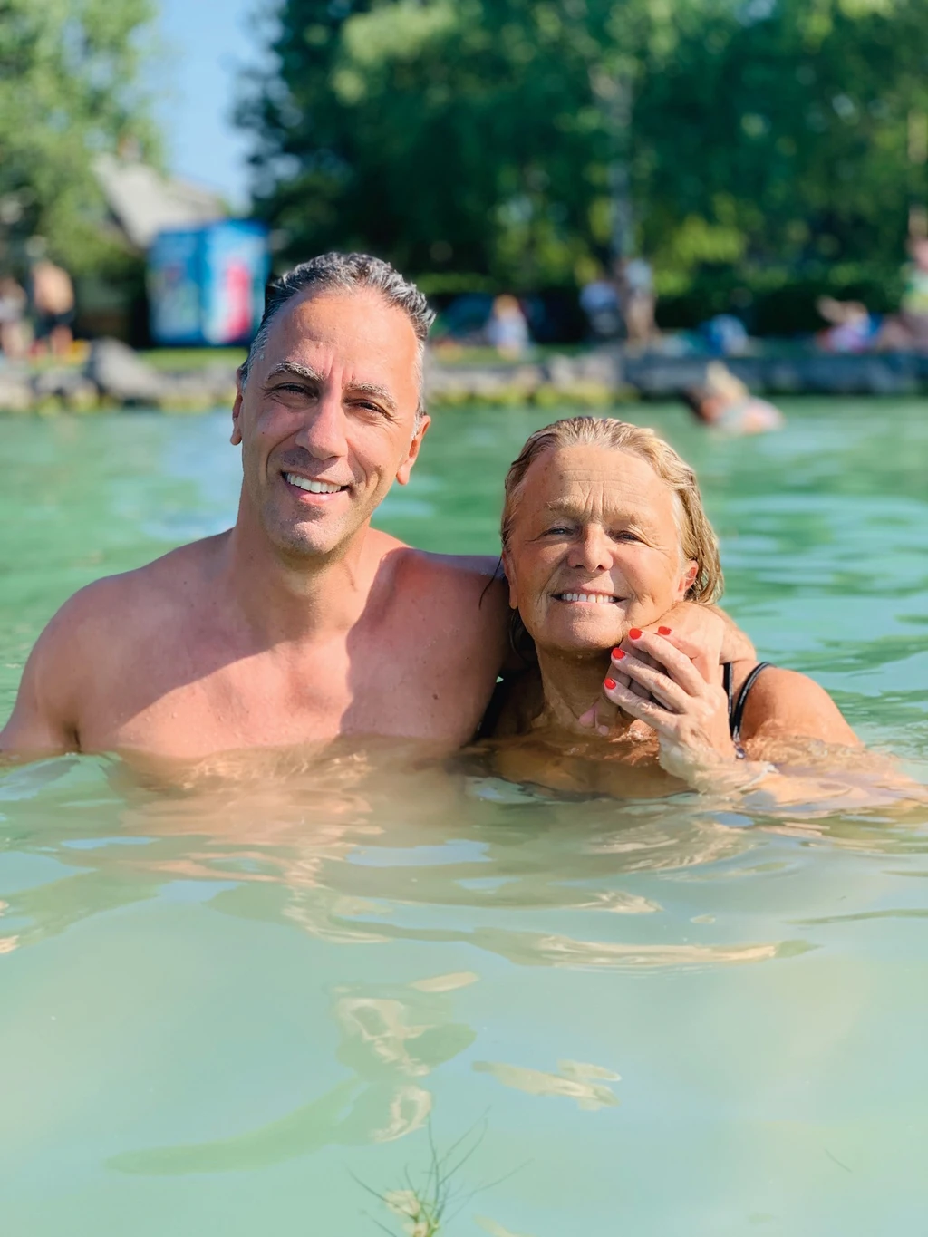 Csonka András ma már kényelmi szempontból külön tölti az éjszakákat, de napközben együtt élvezik a nyarat