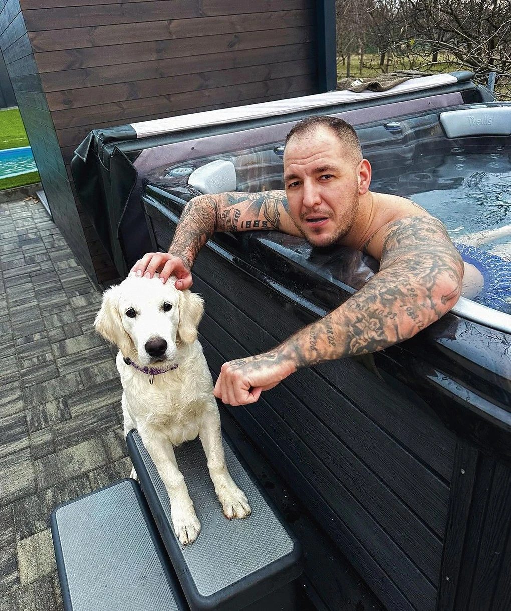 Curtis a gyermekével és a kutyájával posztol mostanában (Fotó: Archív)