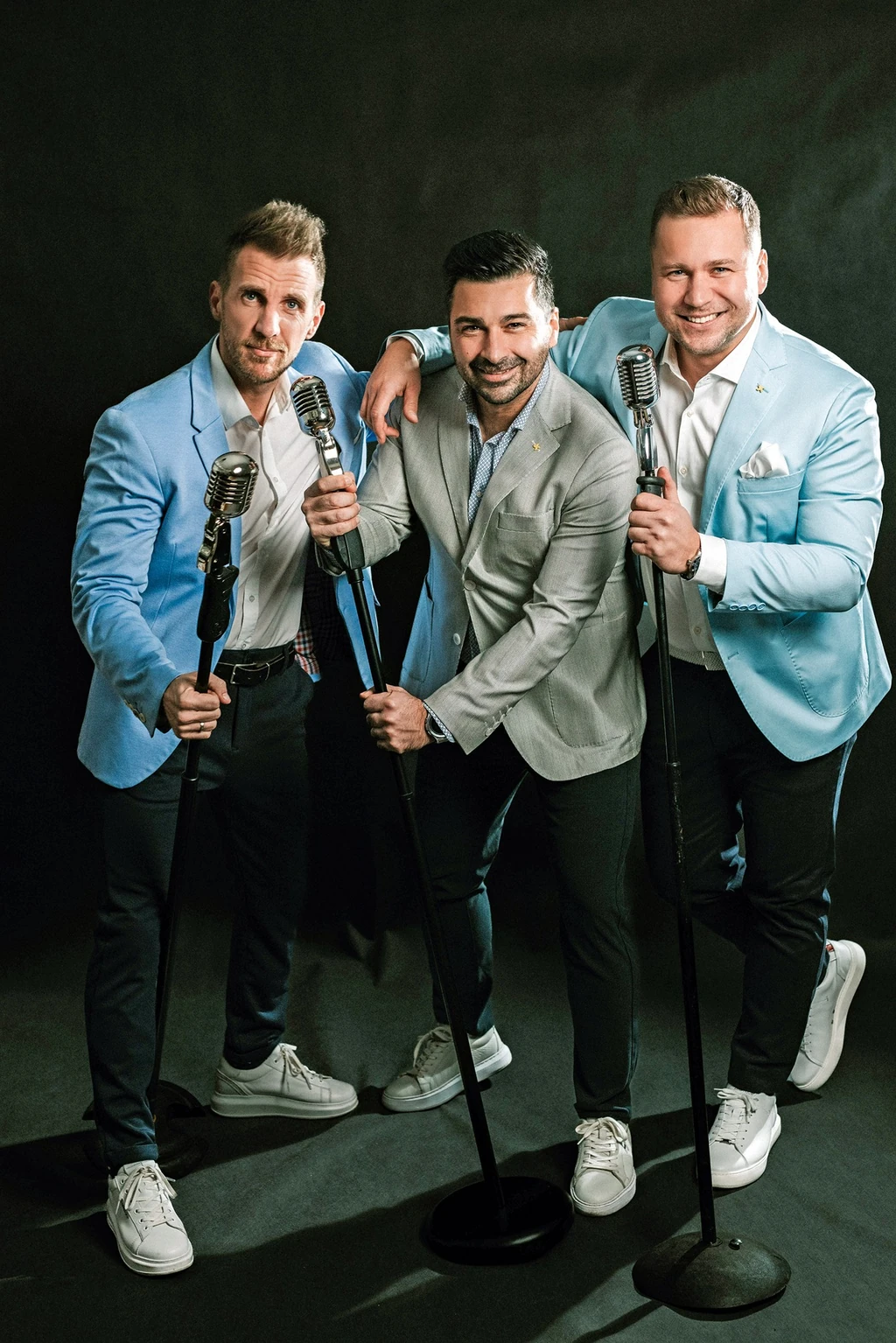 Tibor a ­Voices nevű ­trióval a 90-es évek slágereit énekli (Fotó: Archív)