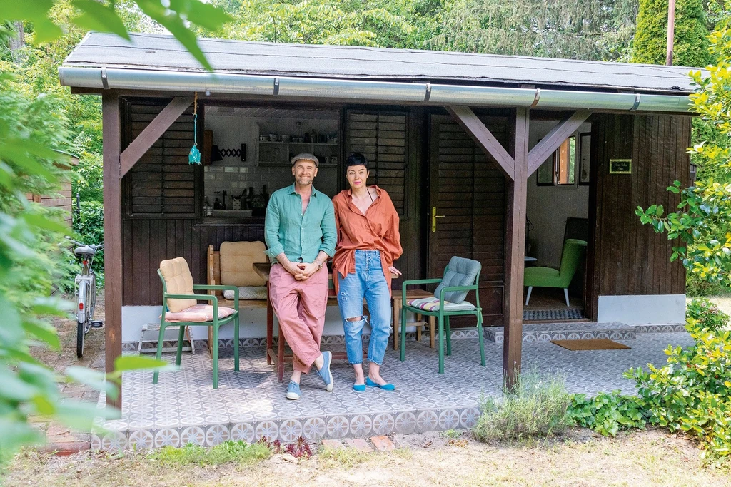 A házhoz tartozik egy fedett kis terasz is