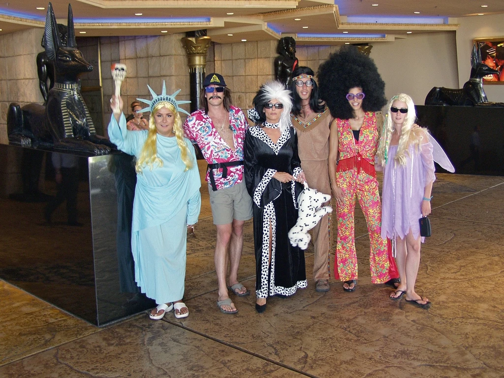 Frei Tamás utazós műsorában (bal szélen) (Fotó: Story-Best Archívum/fotocentral.hu)