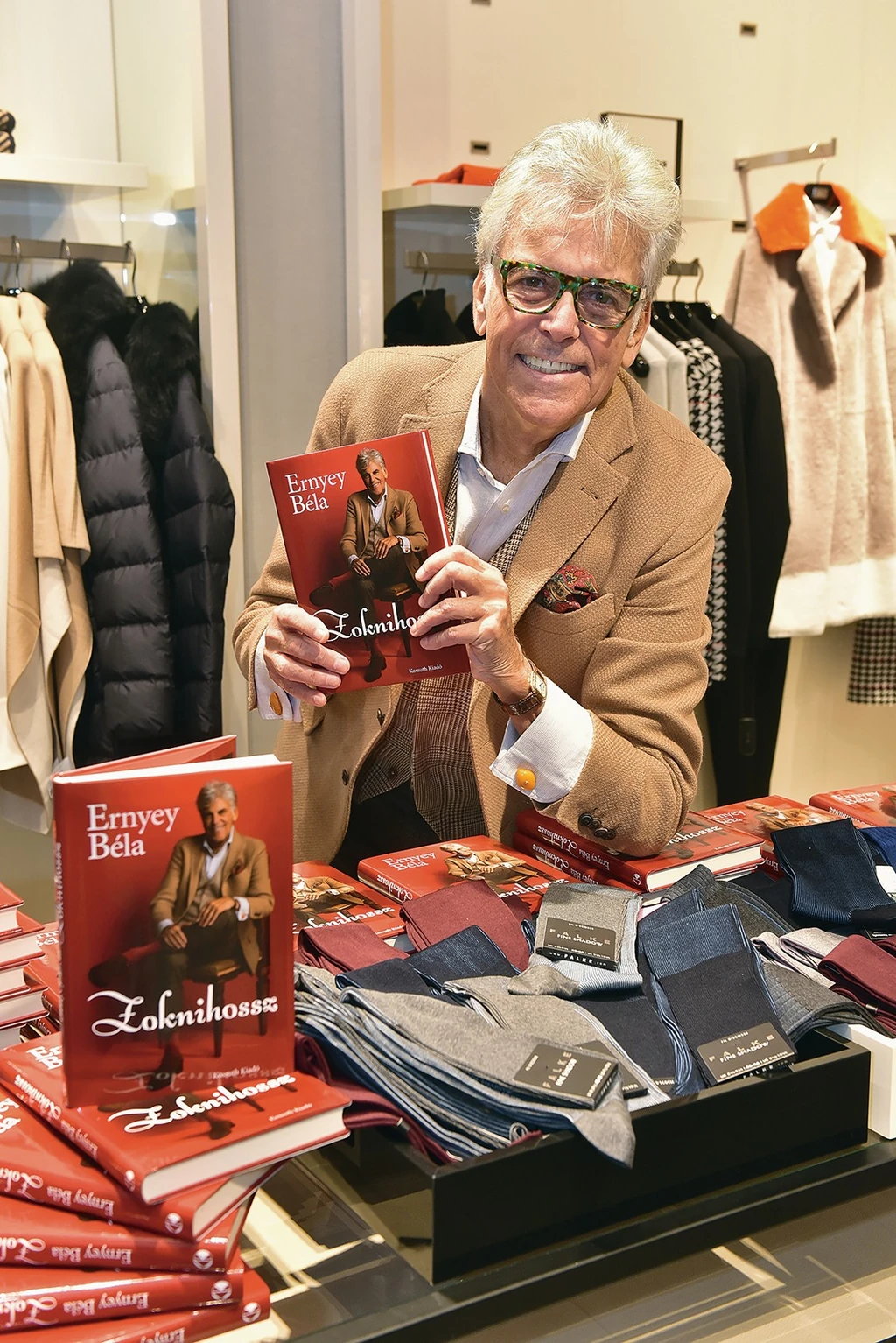 Könyvszerzőként is imádják a rajongók (Fotó: Nagy Zoltán/fotocentral.hu)