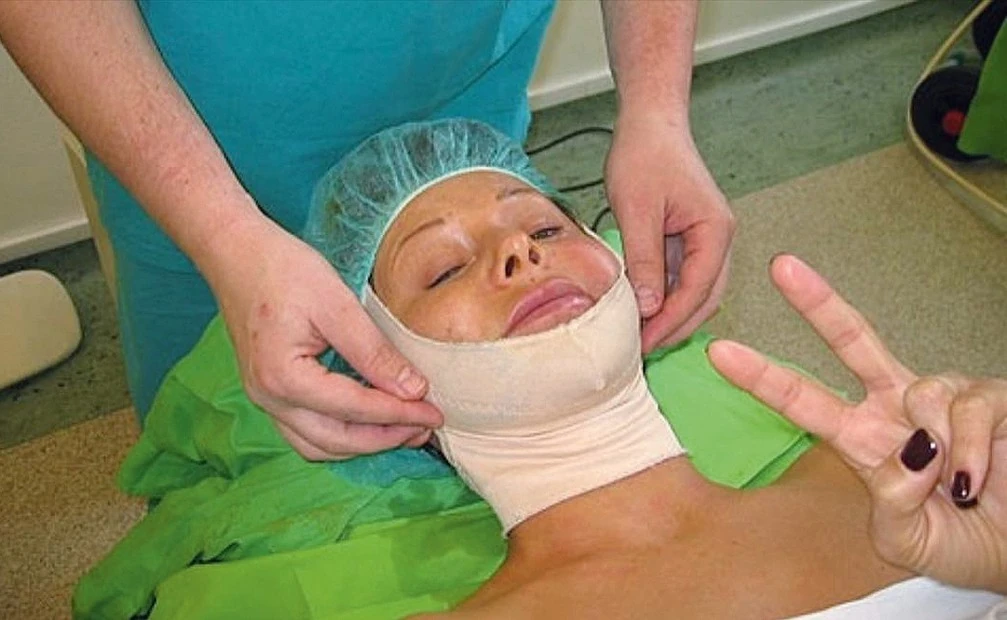 Rengetegszer operálták az énekesnőt (Fotó: Archív)