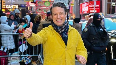 Jamie Oliver nem várt sikerről számolt be: megszerezte a repülési engedélyét