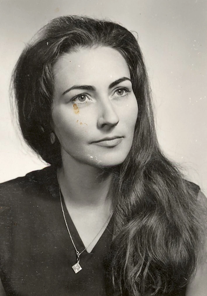 Gregor Bernadett édesanyja