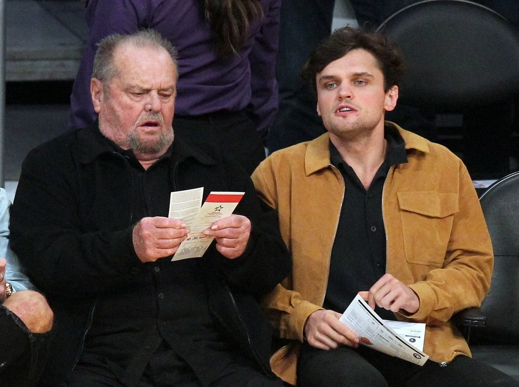 Ray gyakran elkíséri kosármeccsekre a 85 éves színészlegendát (Fotó: Profimedia)