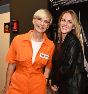 Jakupcsek Gabriellát a lánya, Emma kísérte el a találkozóra. Ugyan a fiatal lányt nem különösebben érdekli a tévé világa, édesanyja miatt örömmel jött el