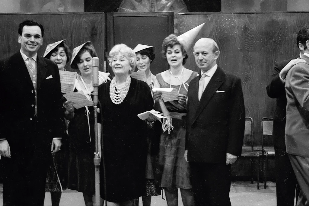 Együtt a legendák, Rátonyi Róbert jobbra, Honthy Hanna középen