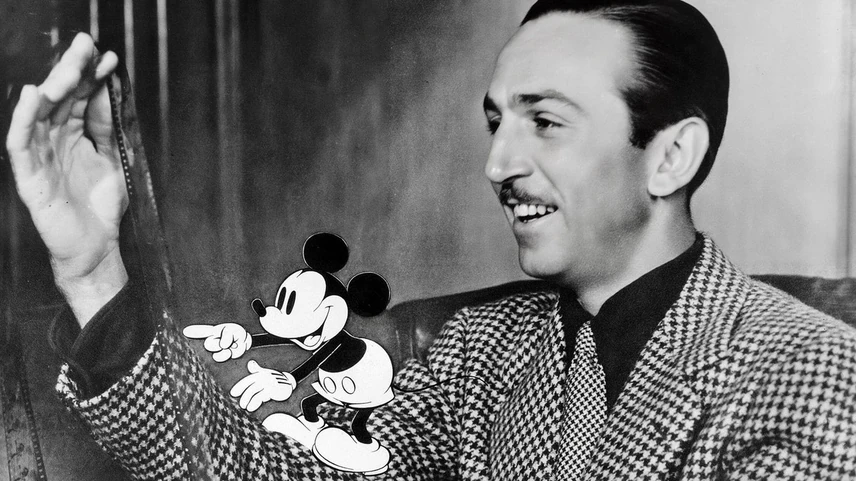 A fiatal Walt Disney teremtményével, Mickey egérrel a 30-as években