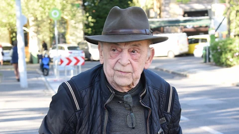 Bodrogi Gyula bottal jár, de nem csinál belőle problémát