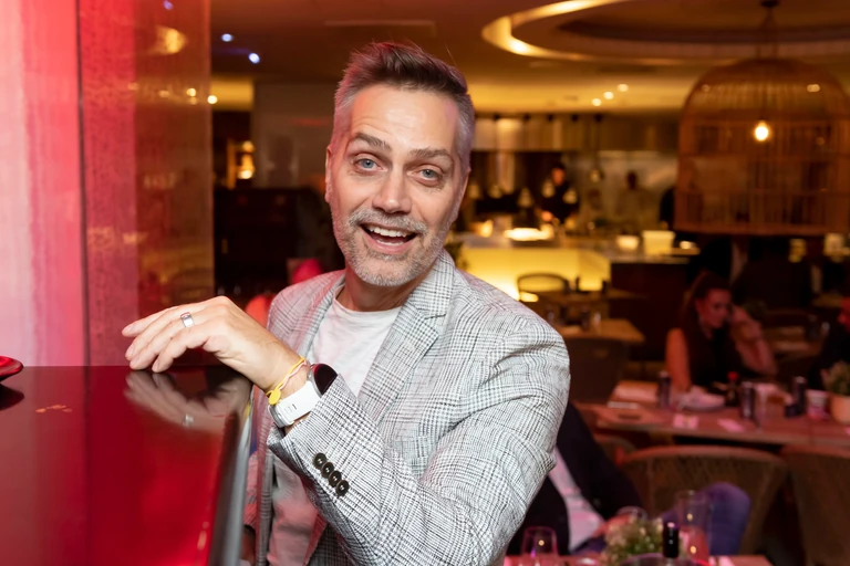 Padlóra került Harsányi Levente: „Pénz eltűnik, gazdasági csőd, a testvérem meghalt"