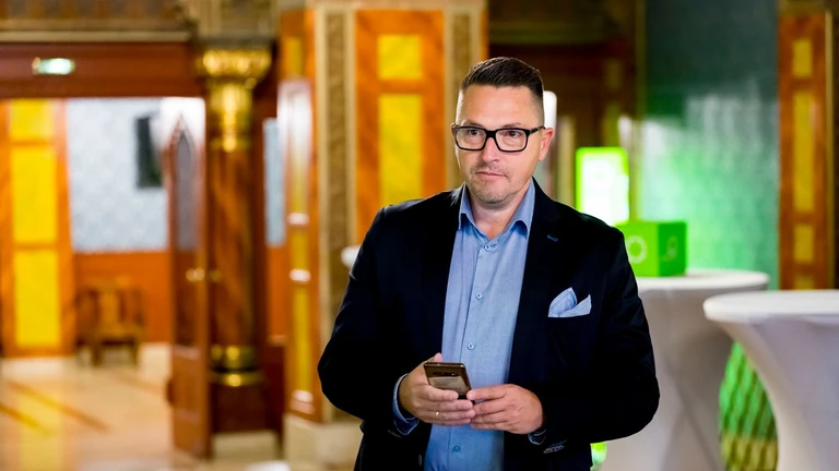 Ákos a rákbetegségéről: „Egyetlen milliméteren múlt…”