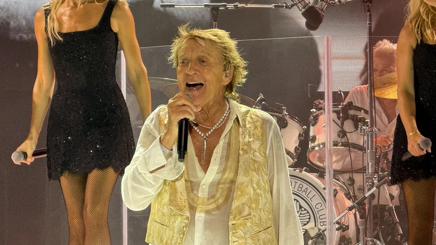 Rod Stewart 81 évesen is koncertezik, ám most egy időre kénytelen pihenőre menni