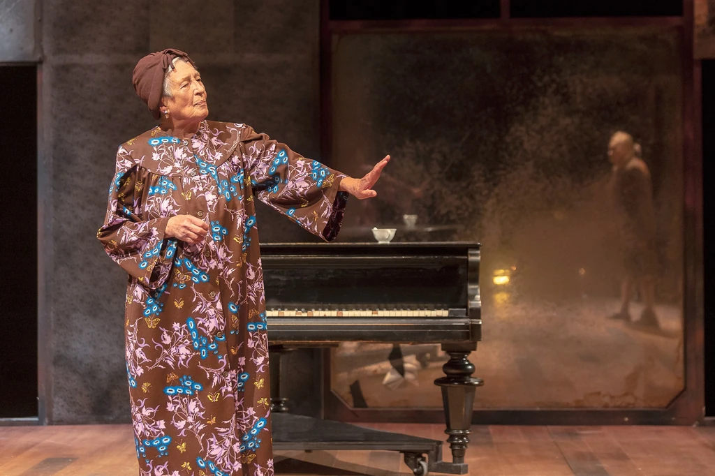 A Macskajáték című darabban, a Nemzetiben (Fotó: Smagpictures)