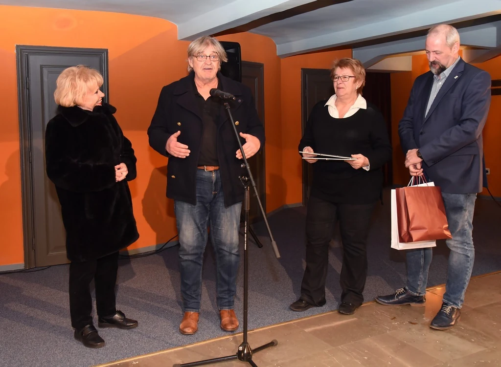 A színésznőt Dörner György köszöntötte