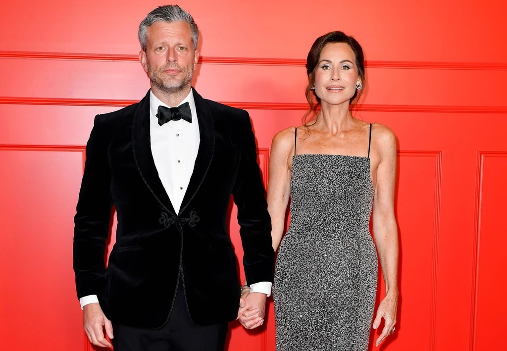 Vőlegényével az Emily Párizsban párizsi premierjén (Fotó: Profimedia)