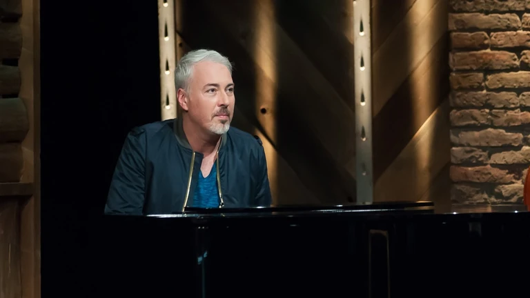 Hajós András imádni való altatódalt írt a szerelmének: Fridi műsorában elő is adta 