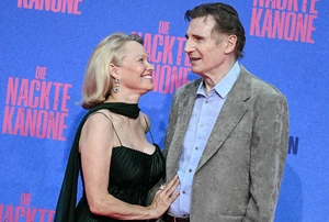 Pamela Anderson és Liam Neeson