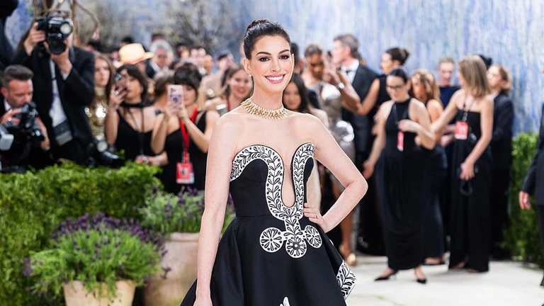 Anne Hathaway meglepetésbabája: ezúttal kislányt hord a szíve alatt? 