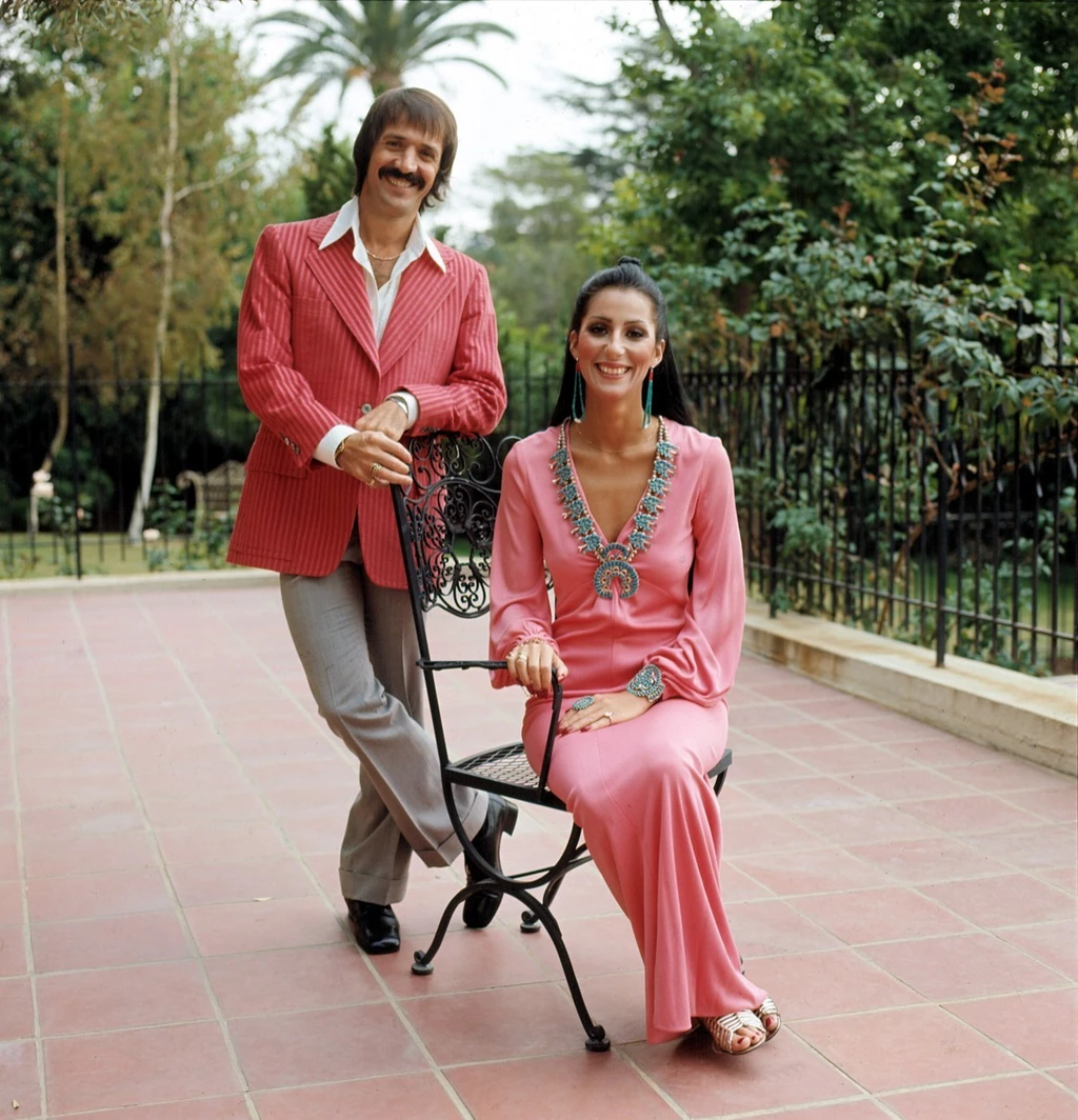 Cher és Sonny a 70-es években otthonukban (Fotó: Profimedia)