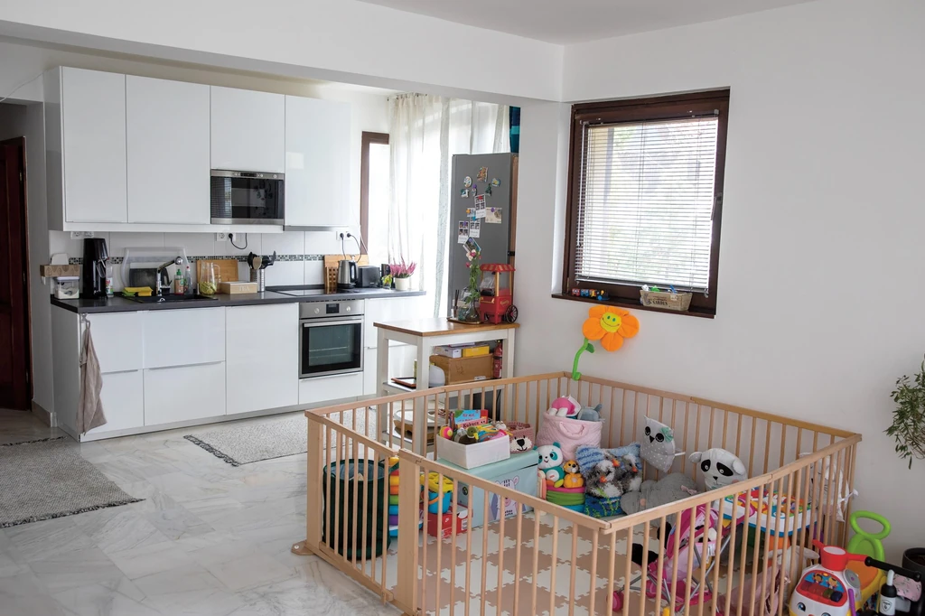 Kislányának, Freyának külön játszósarka van