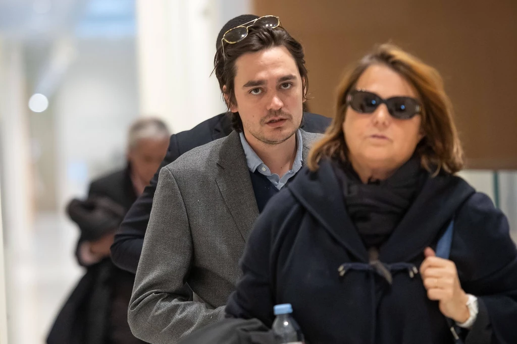A fiatalabb Delon, Alain-Fabien fiú megérkezik a bíróságra (Fotó: Profimedia)