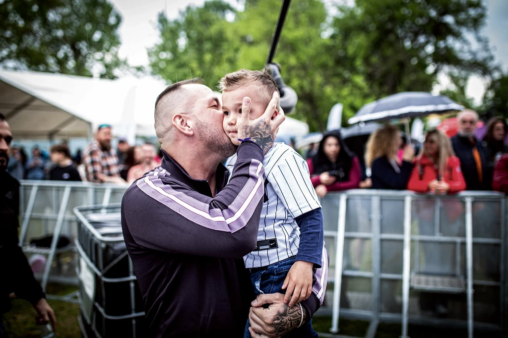 A kisfiával (Fotó: Archív)