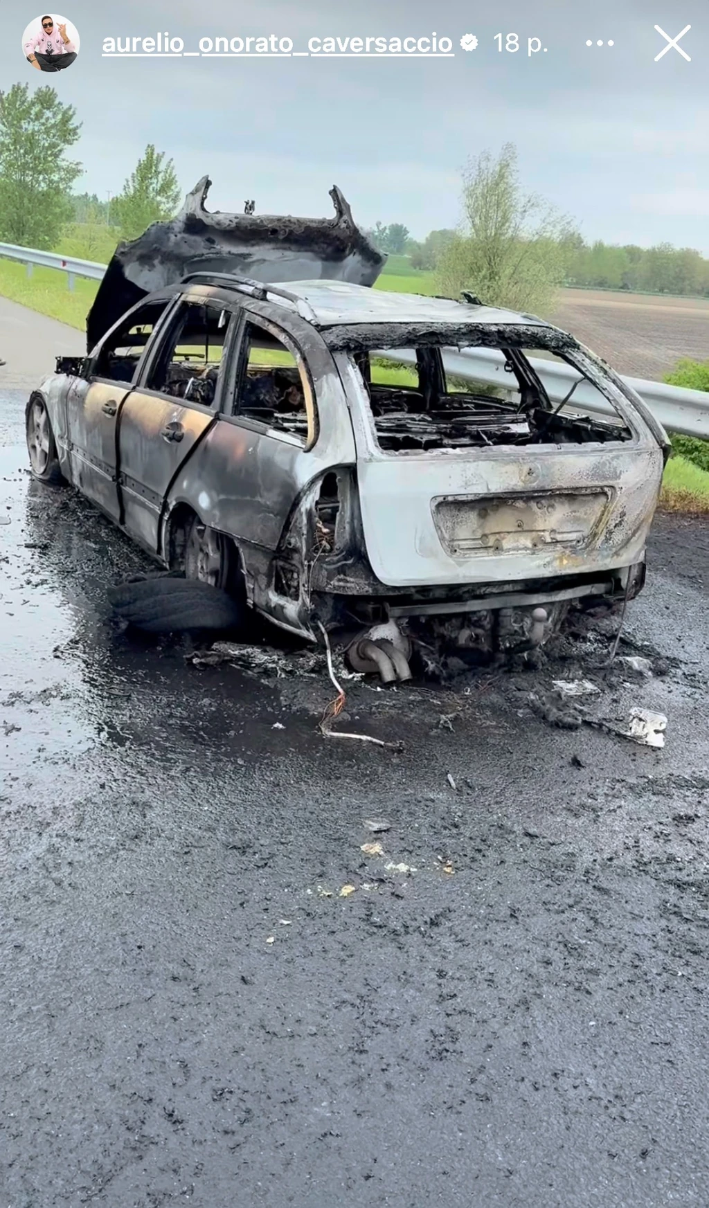 Aurelio autója teljesen kiégett (Fotó: Instagram)