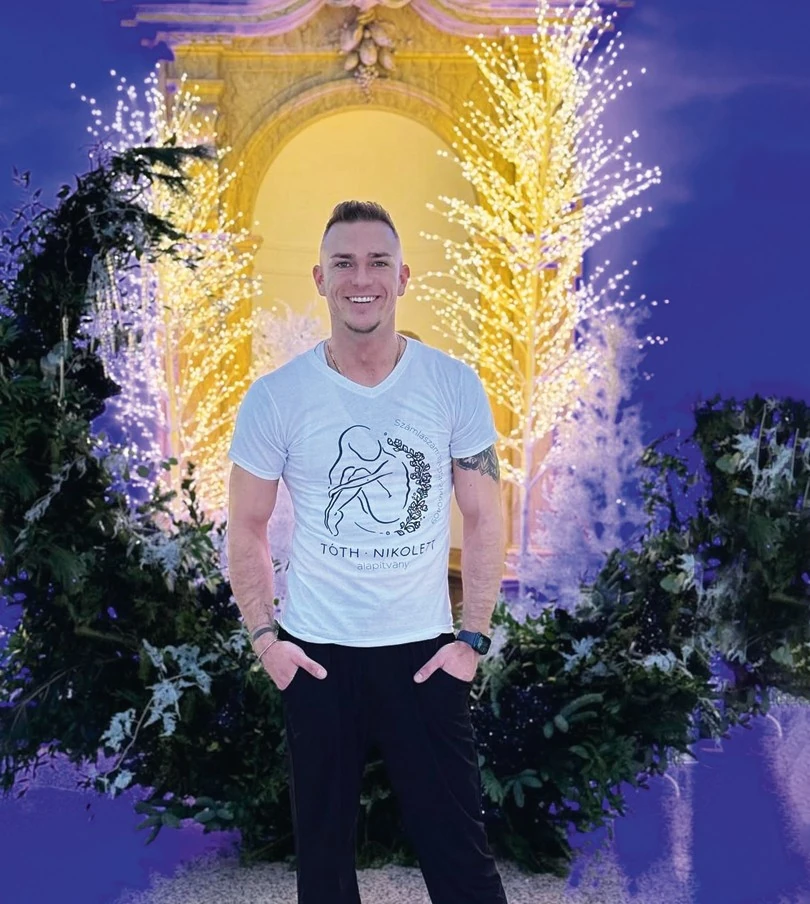 „Hál’ isten, egyikőjük sem sértődik meg, hogy csak egy zoknit vagy egy ’rondapulcsit’ kapnak tőlem” – mondja Suti András