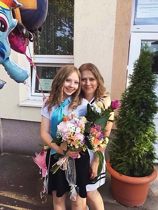 Édesanyjával a ballagásán (Fotó: Archív)