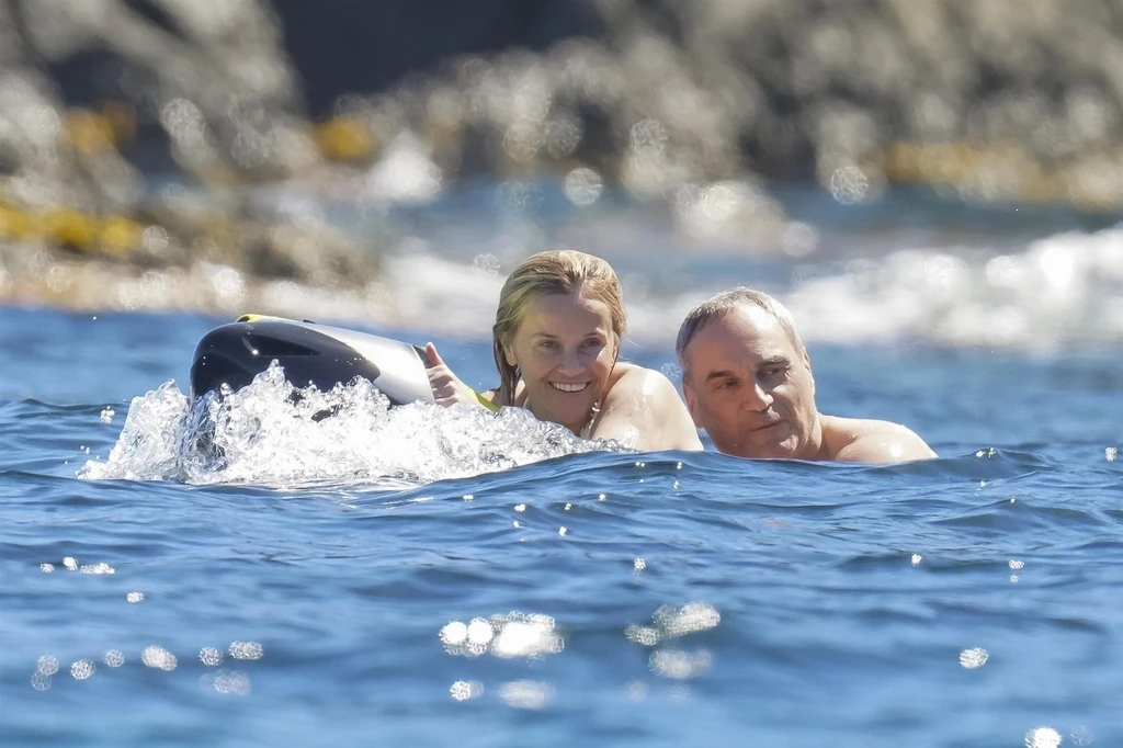 Reese Witherspoon és új párja a francia Riviérán