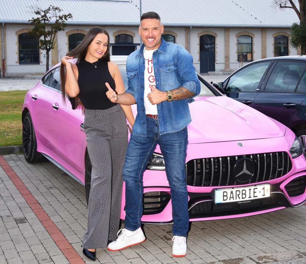 Az énekes párja, Szuperák Barbara is kapott egy autót
