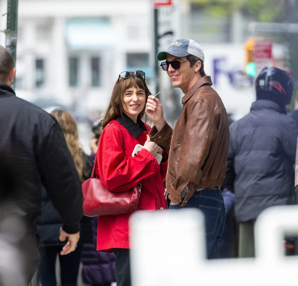 Dakota Johnson új, zenész párja, Role Model fiatalabb nála