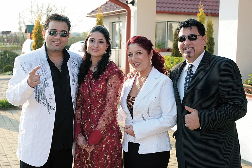 2007-ben házasodtak össze. A képen Csabi szüleivel, Bódi Margóval és Gusztival (Fotó: Smagpictures)