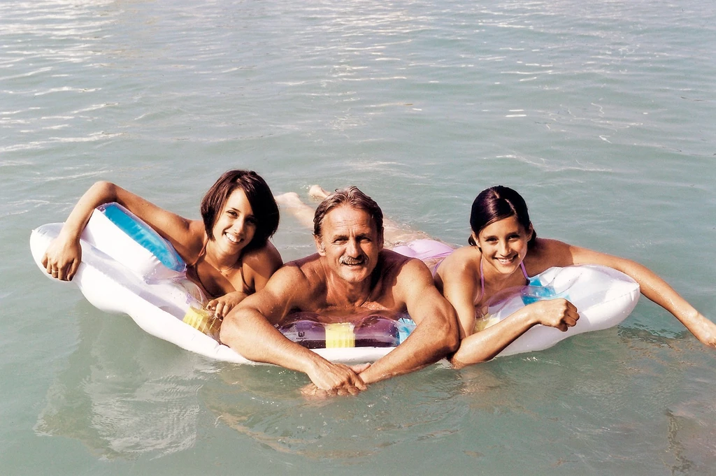 Péter és lányai egy régi balatoni nyaraláson (Fotó: Mohos Angéla/fotocentral.hu)