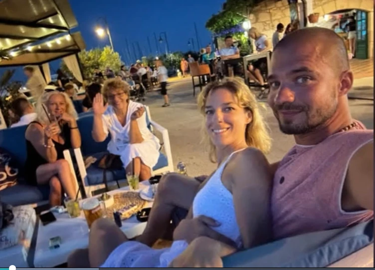 Danics Dóra és Banka Bence a szülőkkel (Fotó: rtl.hu/Fókusz)