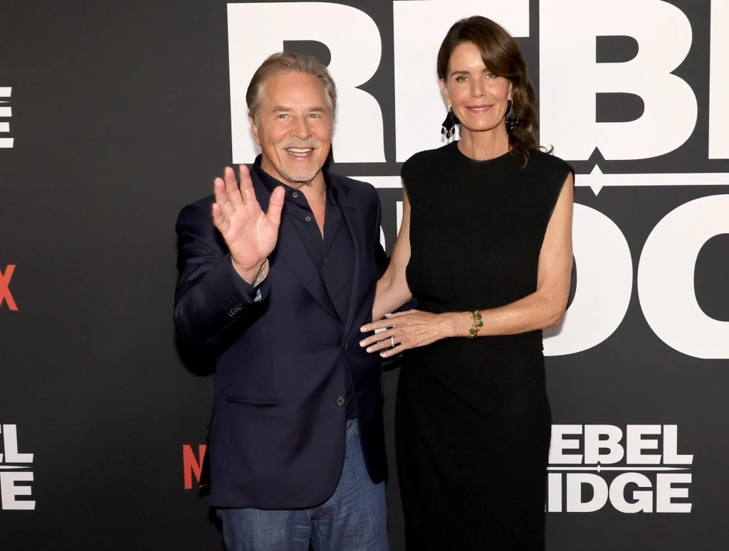 Don Johnson a feleségével 2024-ben a Rebel Ridge premierjén