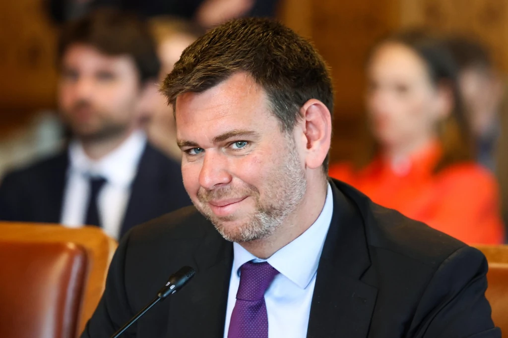 Vitézy Dávid közlekedési és beruházási minisztertől kért információt Balázs 