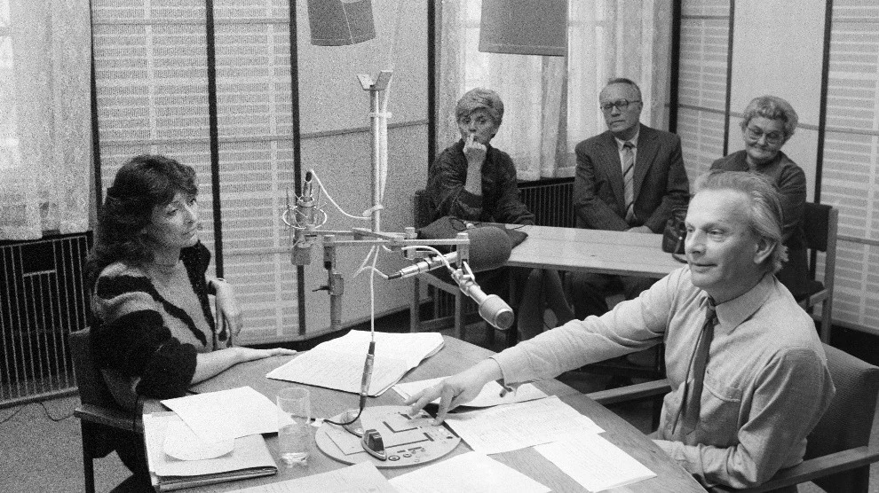 A Magyar Rádió stúdiója 1984-ben, előtérben Kondor Katalin újságíró és Petress István szerkesztő-riporter, hátul balra Tóth Gabriella szerkesztő (Fotó: Fortepan/Szalay Zoltán)