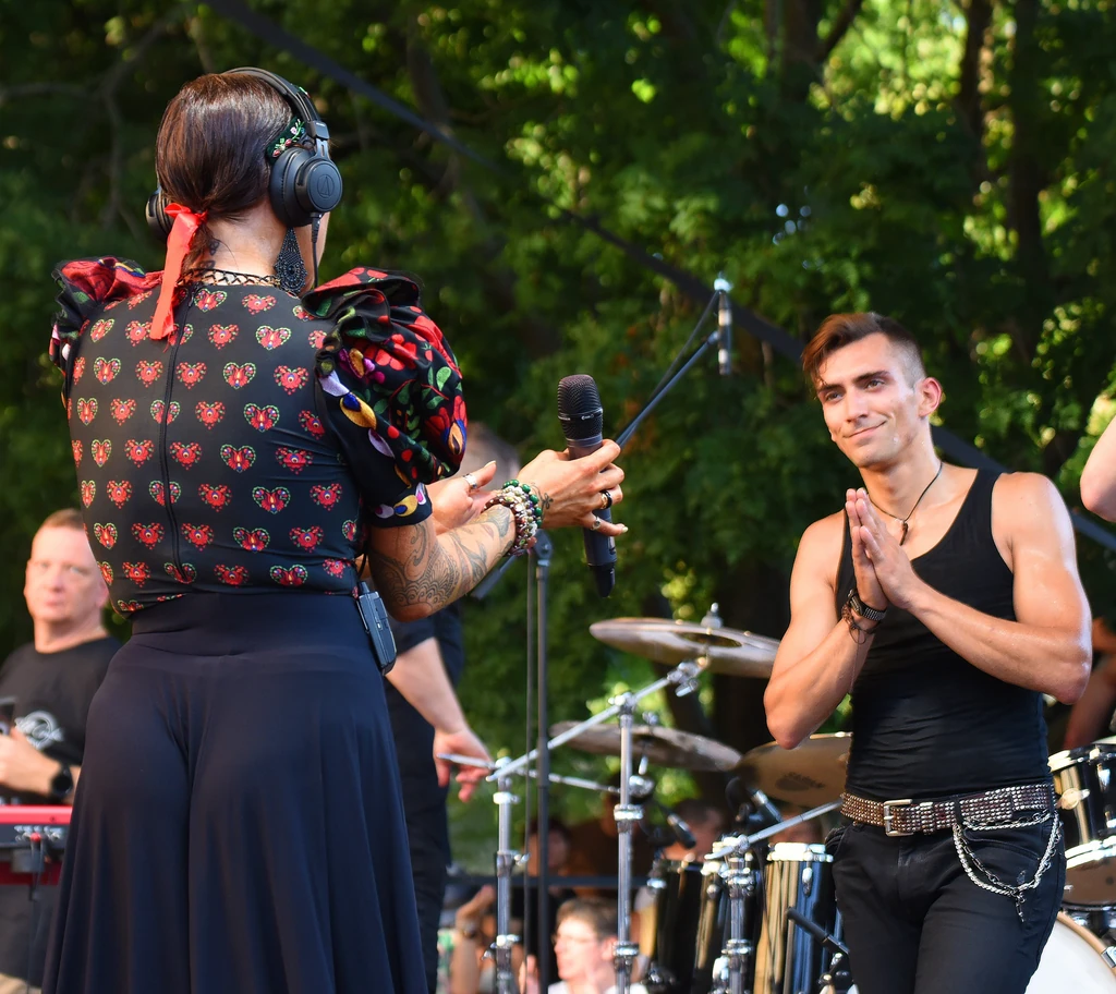 Íme, az elkapott pillanat: Papp Máté Bence így nézett Tóth Gabira az augusztus 20-ai fellépésen (Fotó: fotocentral.hu)