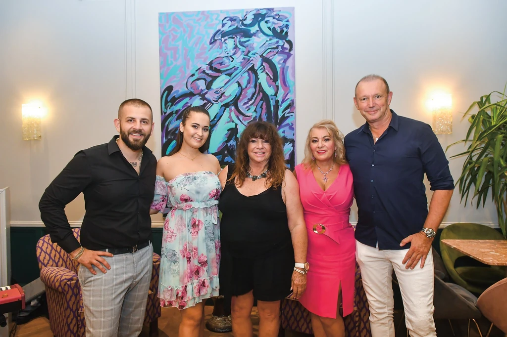 G.w.M, Szuperák ­Barbara, Zalatnay ­Sarolta, Kiszel Tünde és Győrfi Pál a műsor alatt jól összebarátkozott (Fotó: Super TV2)