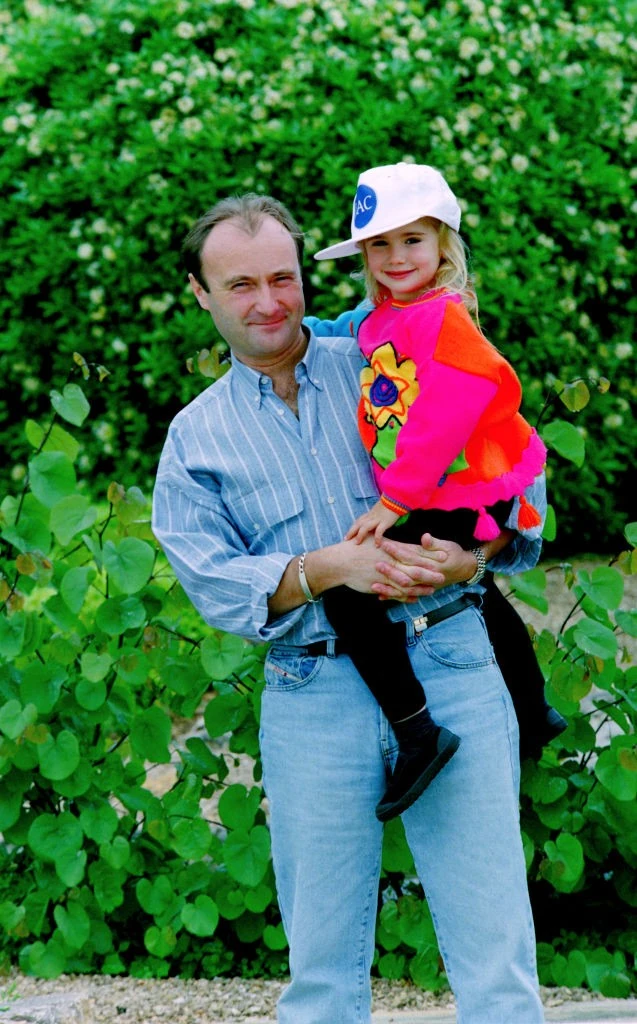 Édesapja a világhírű éneked, Phil Collins