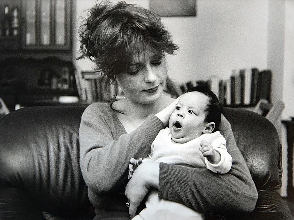 A pici Zsófi és a mama, Hernádi Judit egy régi képen