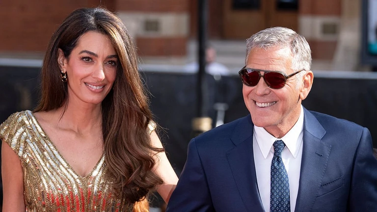 Frédinek öltözött George Clooney felesége, de így is bombázó