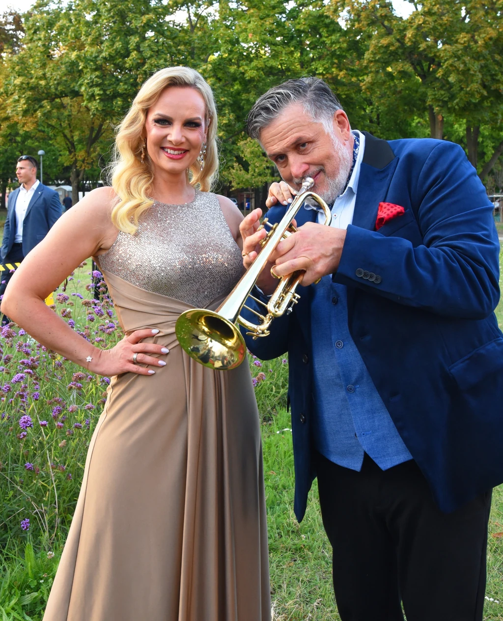 Az énekesnő sokat köszönhet Galambos Lajcsinak és a Dáridónak