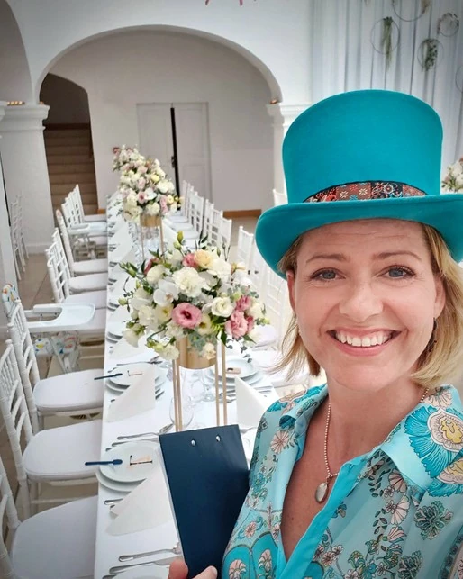 Színésznő, ceremóniamester és kecskementő (Fotó: Archív)