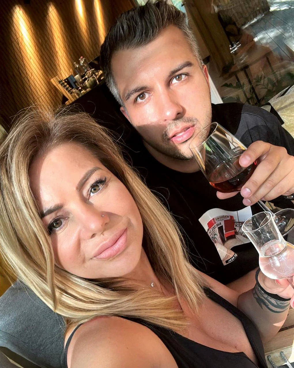 Párja, Krisztián nagyon büszke az énekesnőre. Fotó: Archív