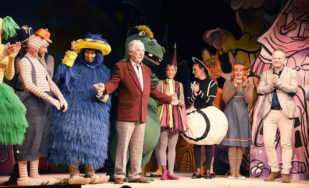 A Gombóc Artúr 100. előadásán Csukás Istvánt ünnepelte a közönség