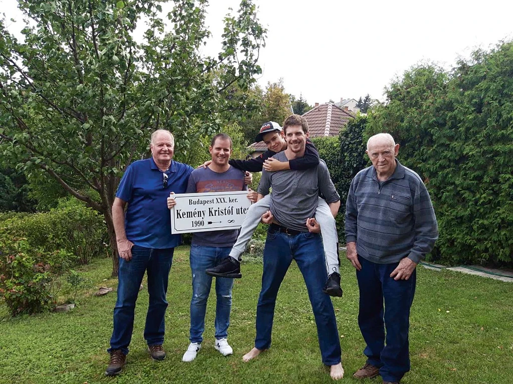 A Kemény fiúk: Kristóf (32), Viktor (29), Márk (17) és Dénes édesapja (92) (Fotó: Archív)